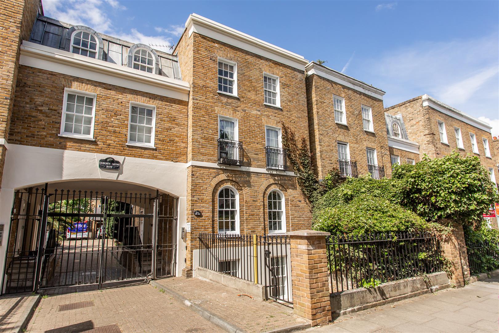 2 bed property in Coborn Mews, Mile End